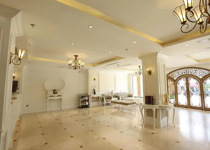 Khách sạn Bay Palace