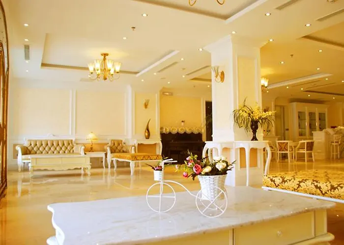 Khách sạn Bay Palace
