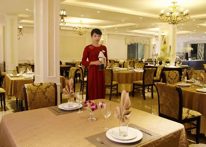 Khách sạn Bay Palace