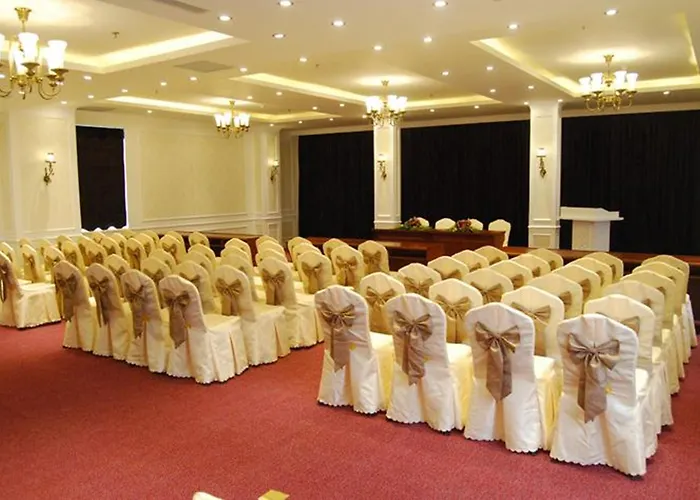 Khách sạn Bay Palace